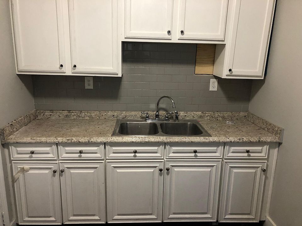 1st image of 2717 W Surrey Dr