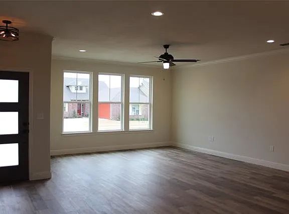 3rd image of 109 King Arthur Ct