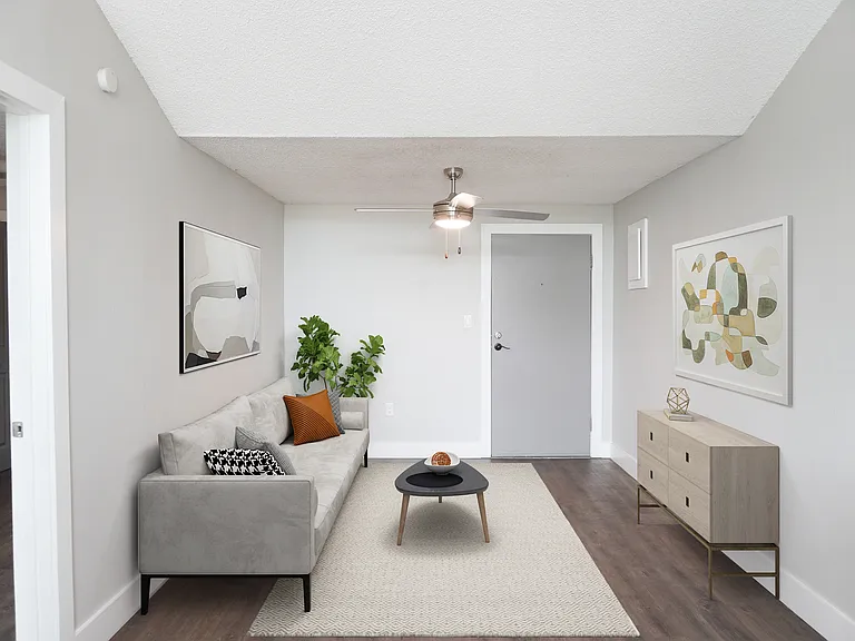 404 S Newport Ave #18 — Photo 2