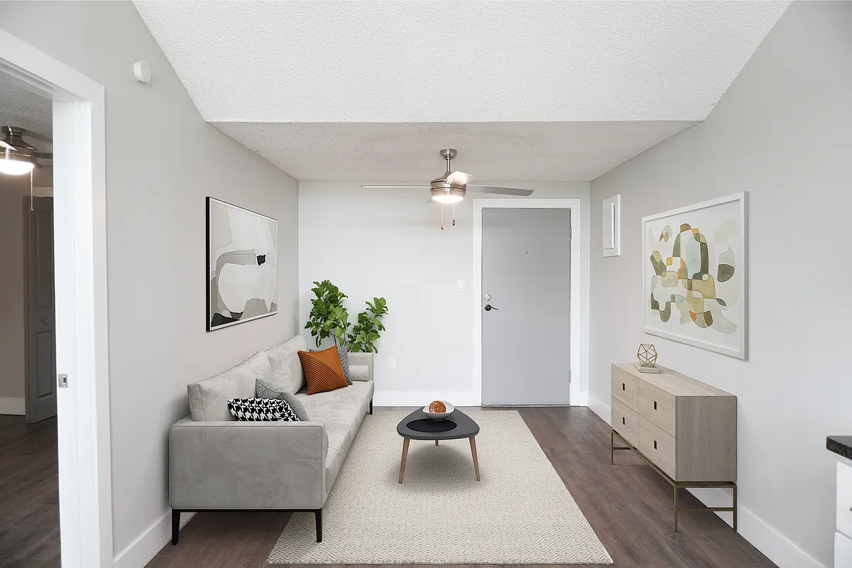 Building Photo - 404 S Newport Ave #2