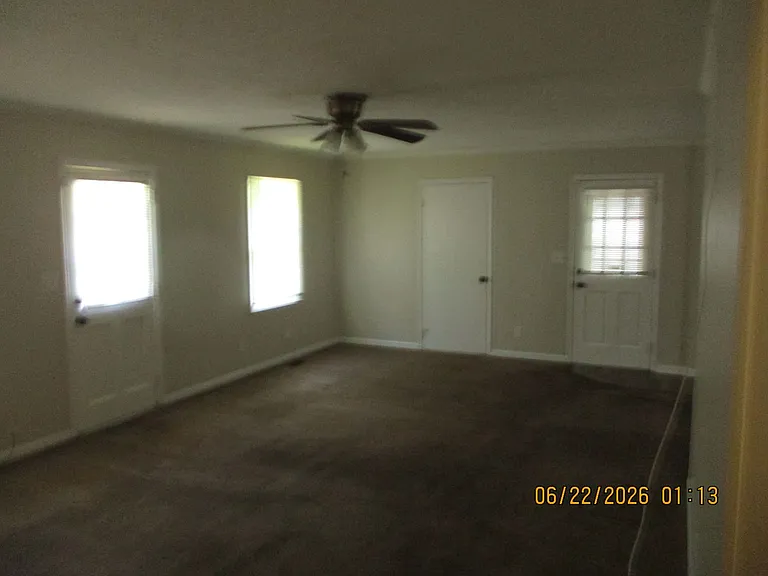 1108 Duke Ln — Photo 5