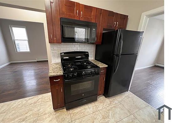 2nd image of 175 Woodside Ave #6