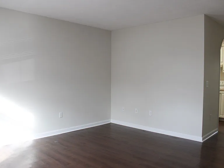 1219 Byrne Ave — Photo 5
