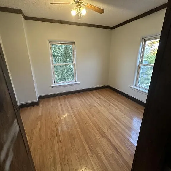 118 E Railroad St #6 — Photo 1
