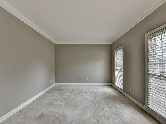 5th image of 1015 Rowe Oak Cir