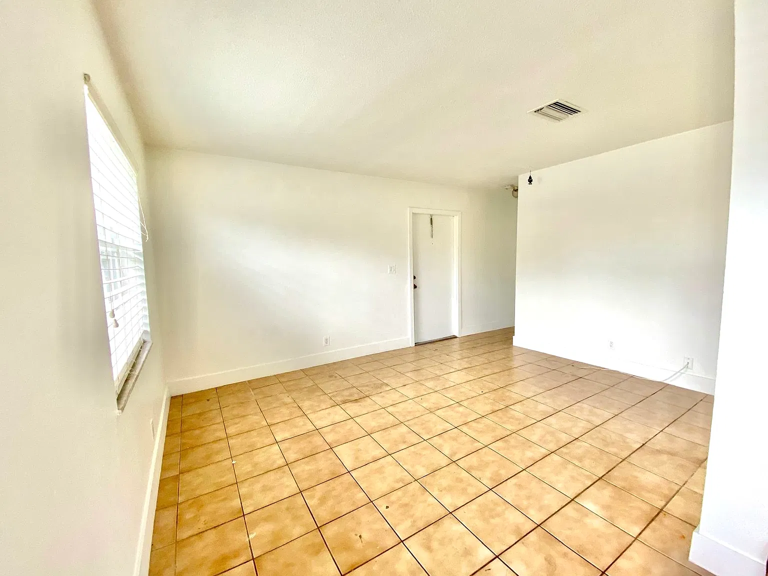 2 bed, 900 sqft, $1,800 — Photo 2