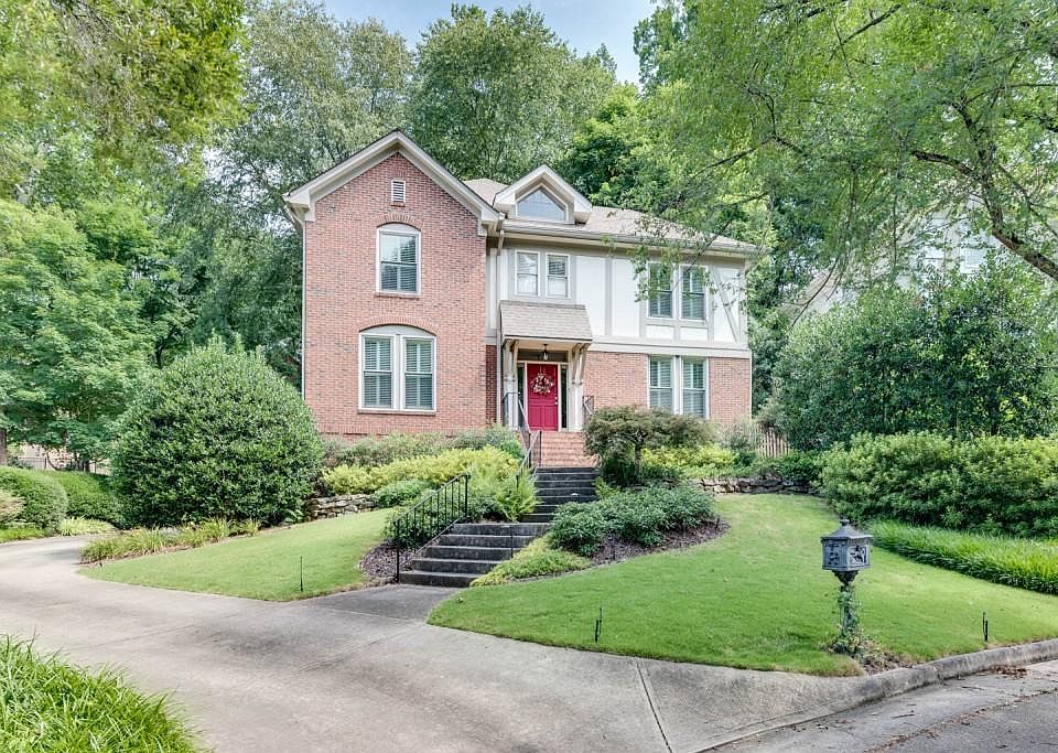 1st image of 620 Greystone Park NE