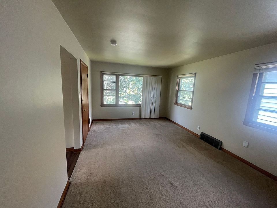 1st image of 5902-5904 N 37th St