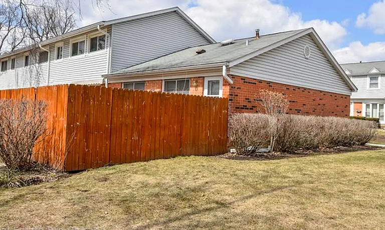 1068 Bristol Ct — Photo 9