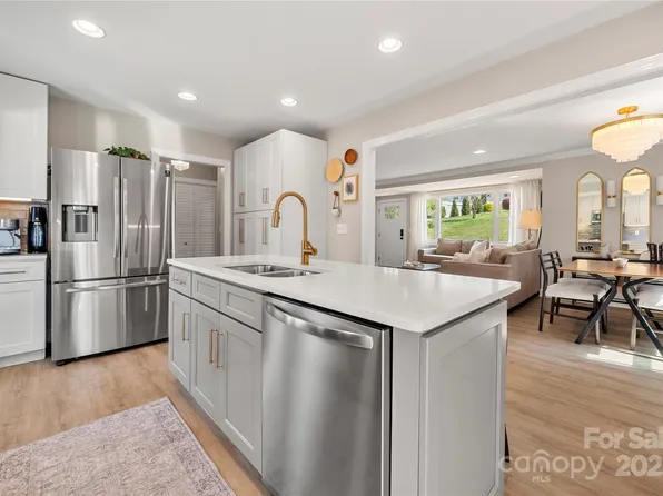 4820 Valley Stream Rd, Charlotte, NC 28209