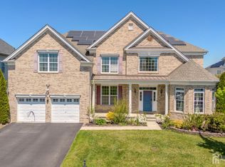 27 Greylynne Dr, Monroe Township, NJ 08831
