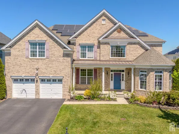 27 Greylynne Dr, Monroe Township, NJ 08831