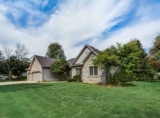 767 Evergreen Ln, Sugar Grove, IL 60554