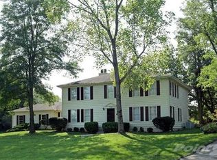 736 Lakeshore Dr, Lexington, KY 40502
