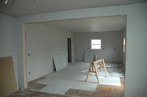 5th image of 819 W 2nd Ct