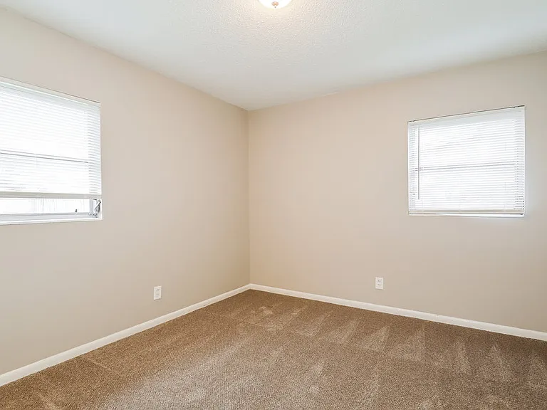 5664 Hillman Dr — Photo 11
