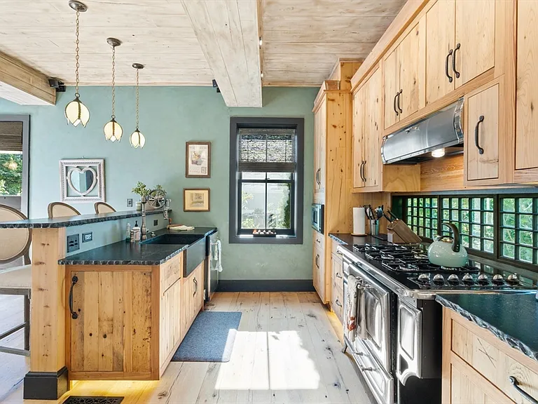 7R Brewer St #7R — Photo 6