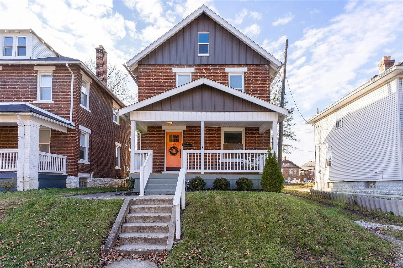 925 Gilbert St photo 1