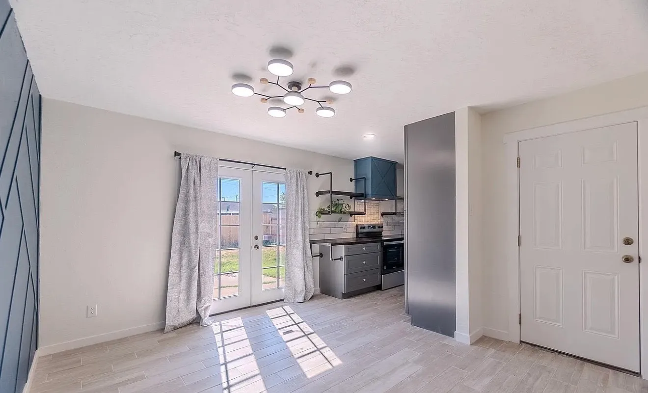 3 bed, 1136 sqft, $1,600 — Photo 3