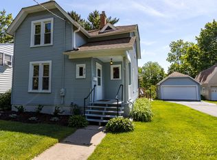 218 Pleasant St, Woodstock, IL 60098