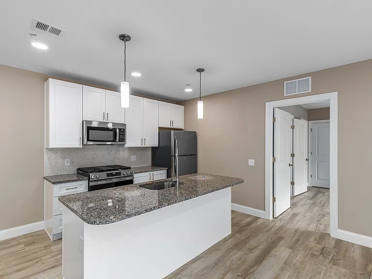 French Park Apartments — Photo 6