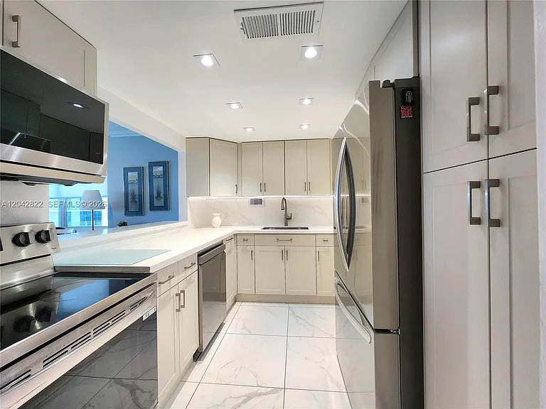 3505 S Ocean Dr #821 — Photo 13