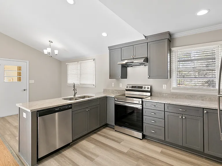 1312 Goodwin Rd — Photo 10