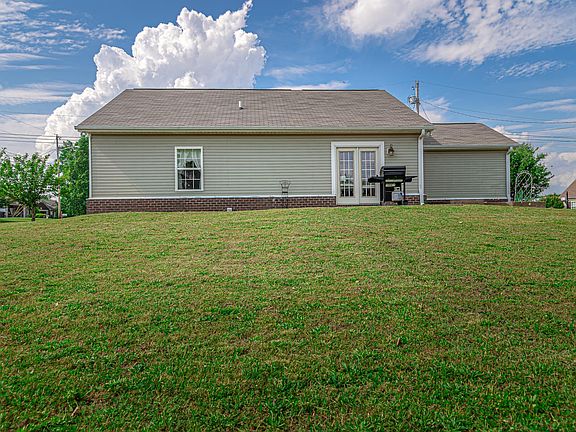 5th image of 2800 Finch Ct