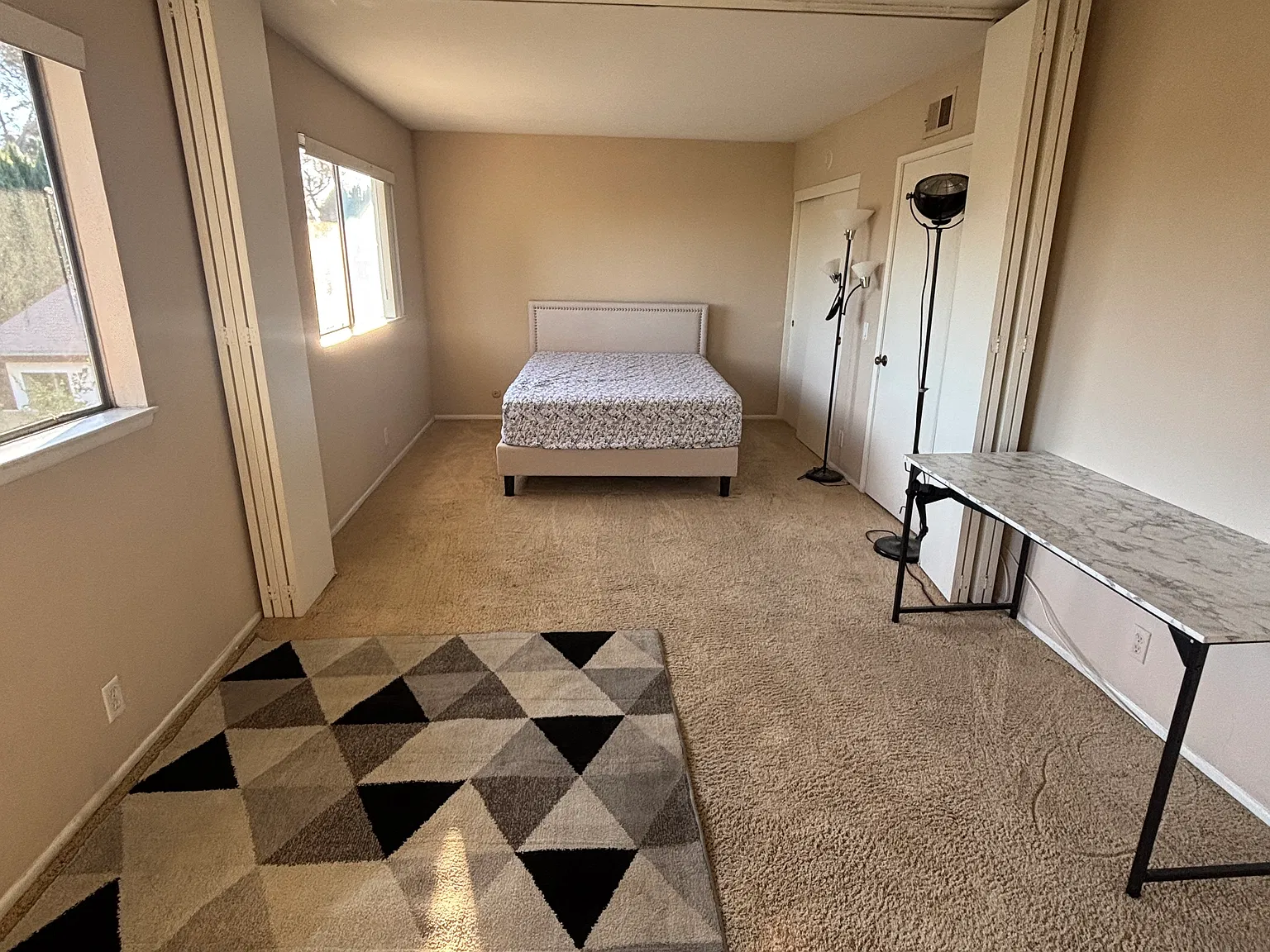 4 bed, 2.5 bath, 2336 sqft, $1,400 — Photo 3
