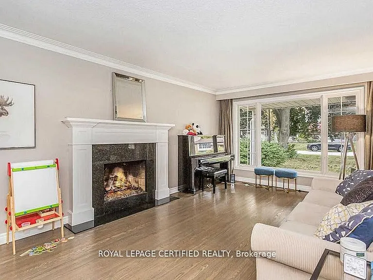 1466 Seagram Ave — Photo 5
