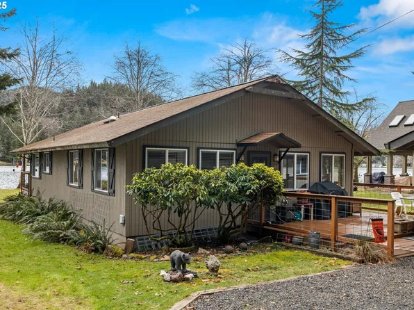 71678 Northshore Dr, Clatskanie, OR 97016