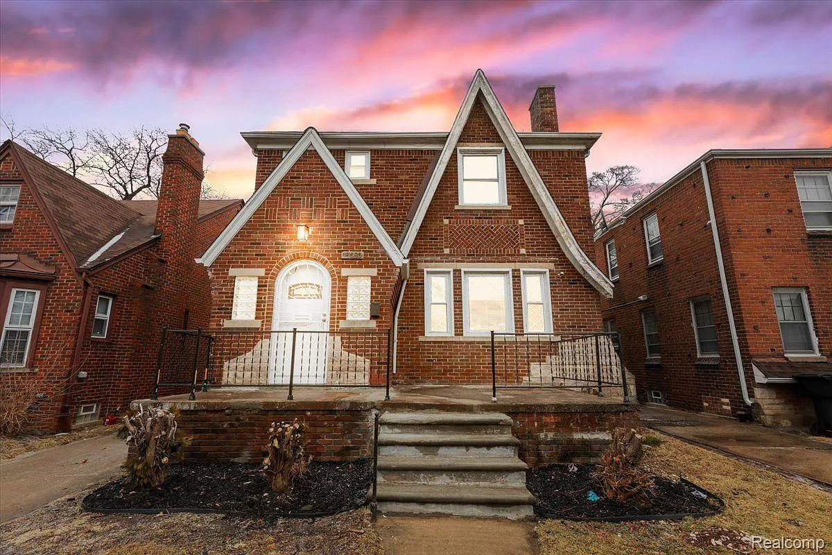 18650 Wisconsin St photo 1