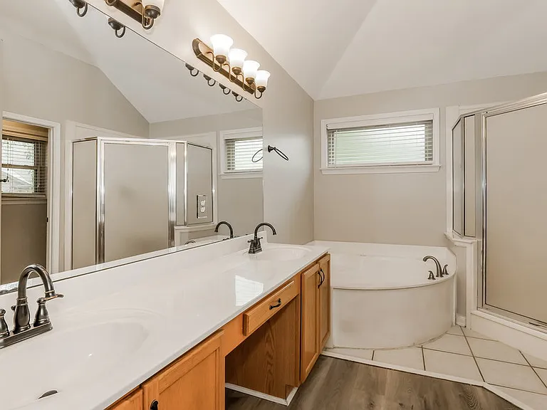 5847 Wendover Cv — Photo 11