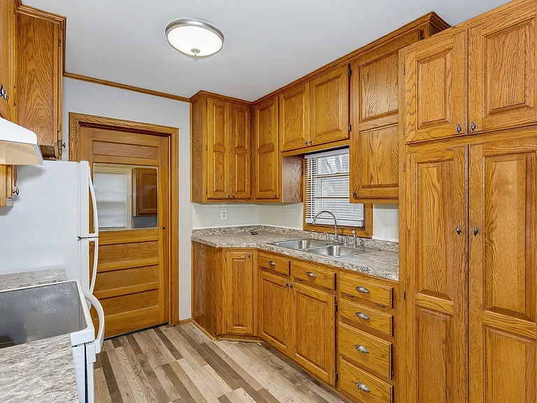 2226 S Green St — Photo 6