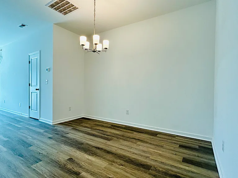 7121 Fisk Dr NE — Photo 20