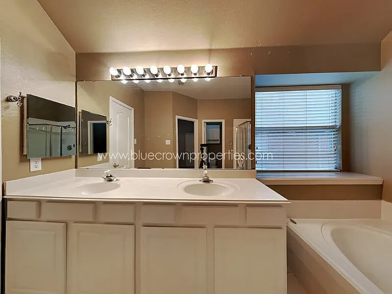 11364 Lockshire Dr — Photo 7