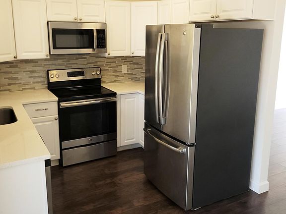 3rd image of 135 Village Cir
