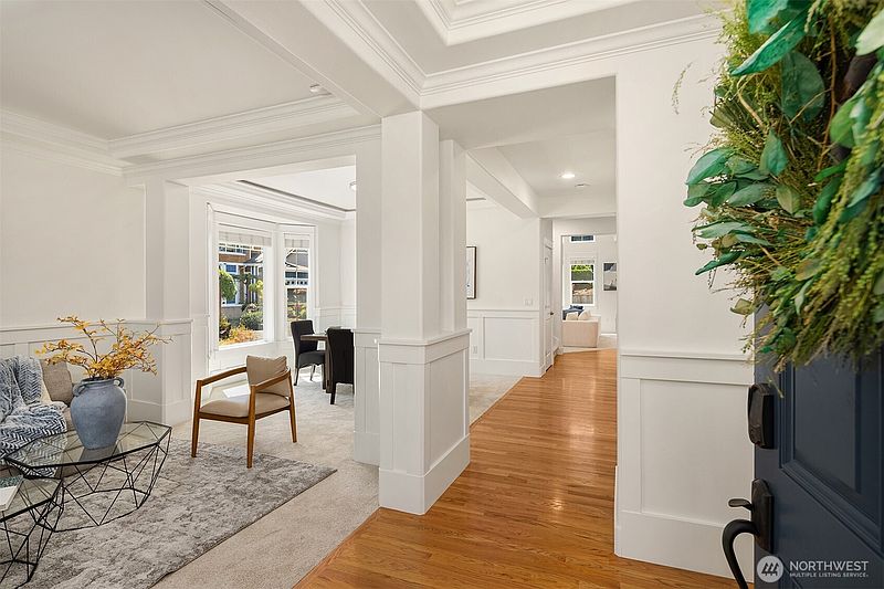 3rd image of 1315 Redmond Place NE