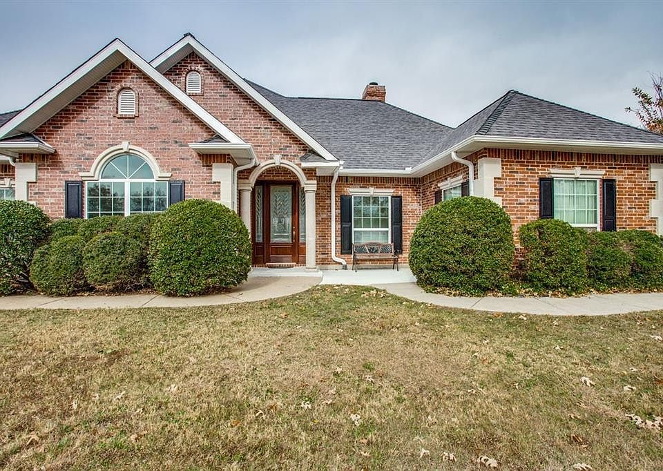 1st image of 390 Cattlebaron Parc Dr
