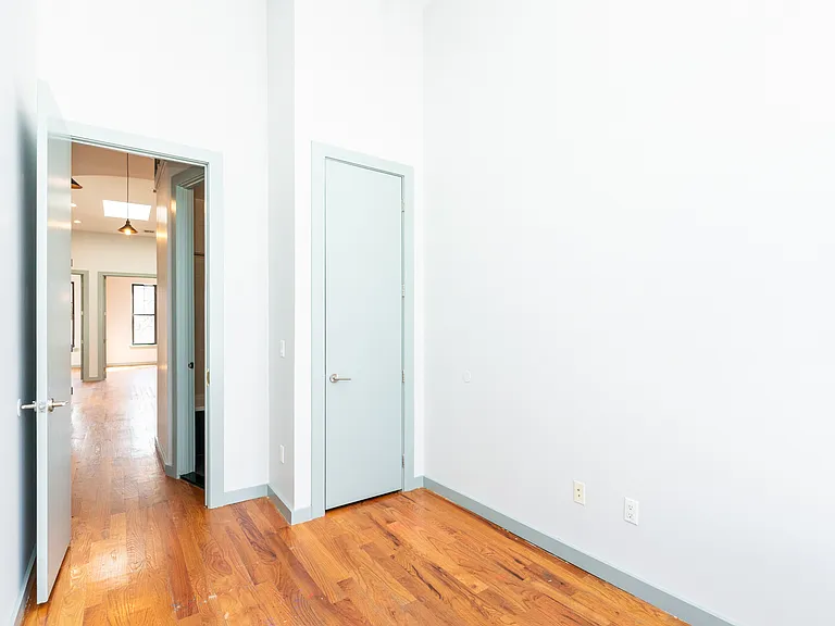 330 Harman St #2R — Photo 15