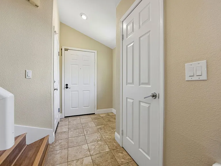 3808 Alder Ave — Photo 5