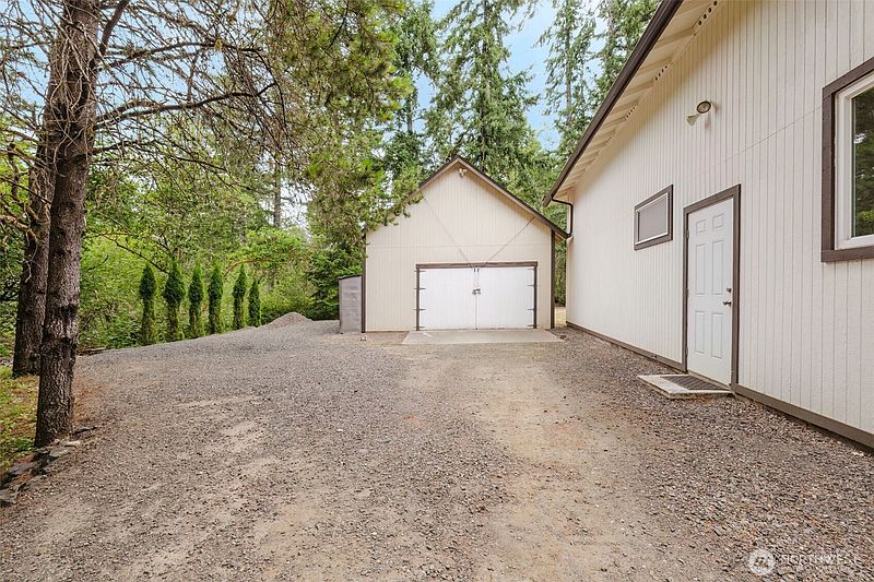 3rd image of 4601 SW Lake Flora Road