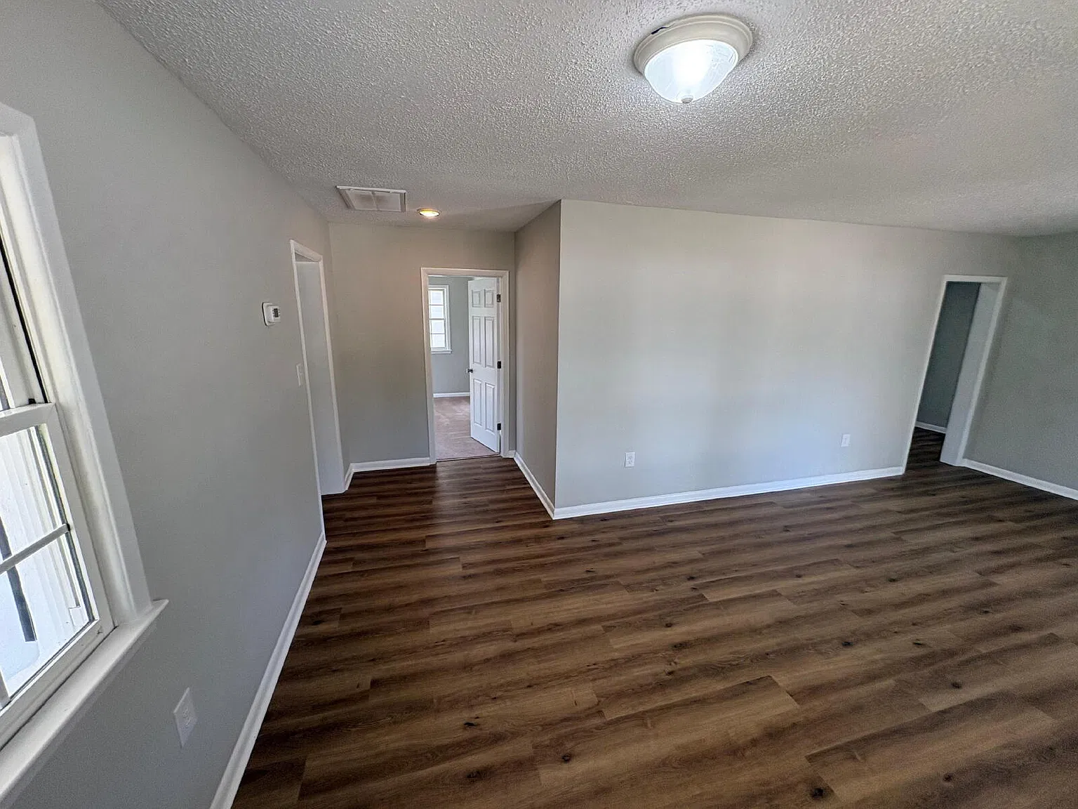 3 bed, 1.0 bath, 1264 sqft, $1,350 — Photo 3