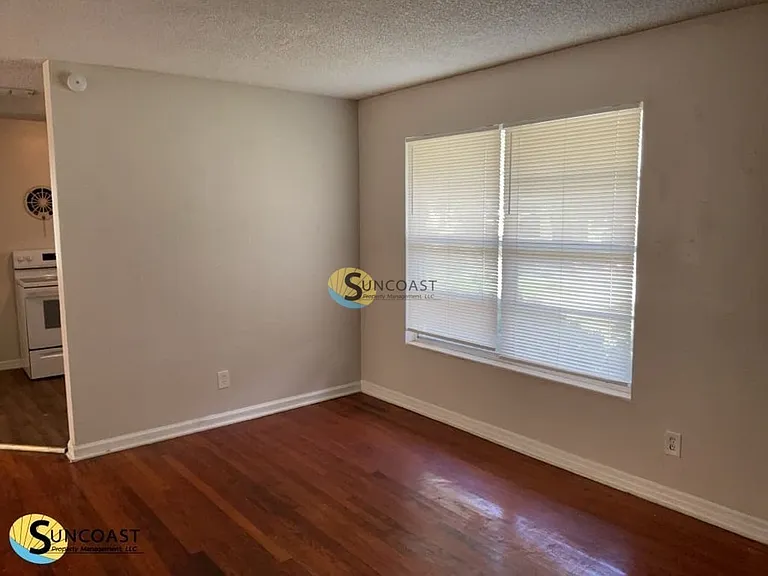 10310 Briarcliff Rd E — Photo 4