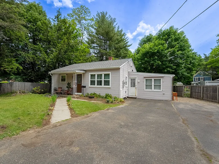 11 Chestnut St — Photo 13