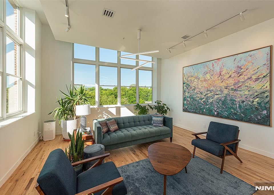 1st image of 280 Main St APT 406