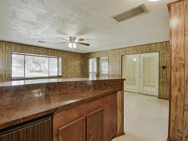 13915 Roundstone Ln — Photo 24