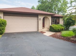 2532 Kelly Dr, Woodridge, IL 60517