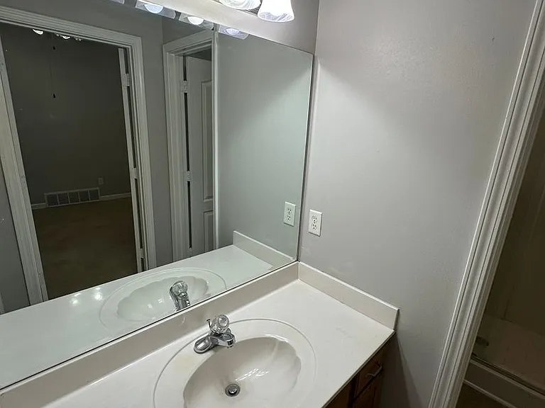 1098 Breezy Valley Dr — Photo 12