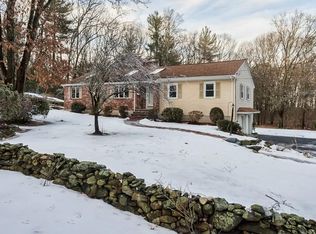 11 Village View Rd, Chelmsford, MA 01824